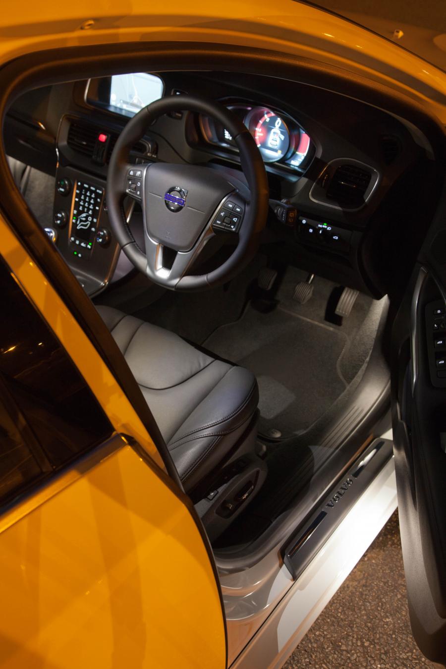  Volvo V40 2012 года  (фото 58 из 183)
